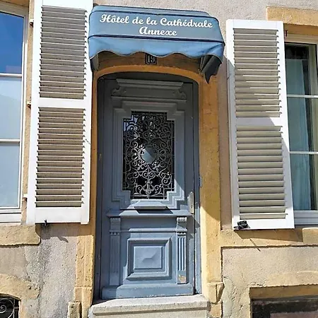 De La Cathédrale Hotel